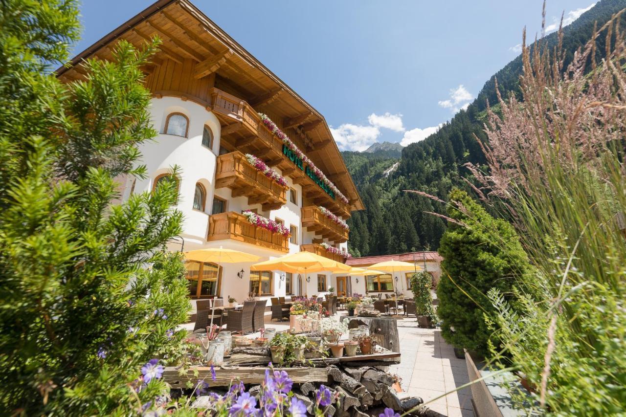 Aktiv & Vitalhotel Bergcristall Neustift im Stubaital Bagian luar foto